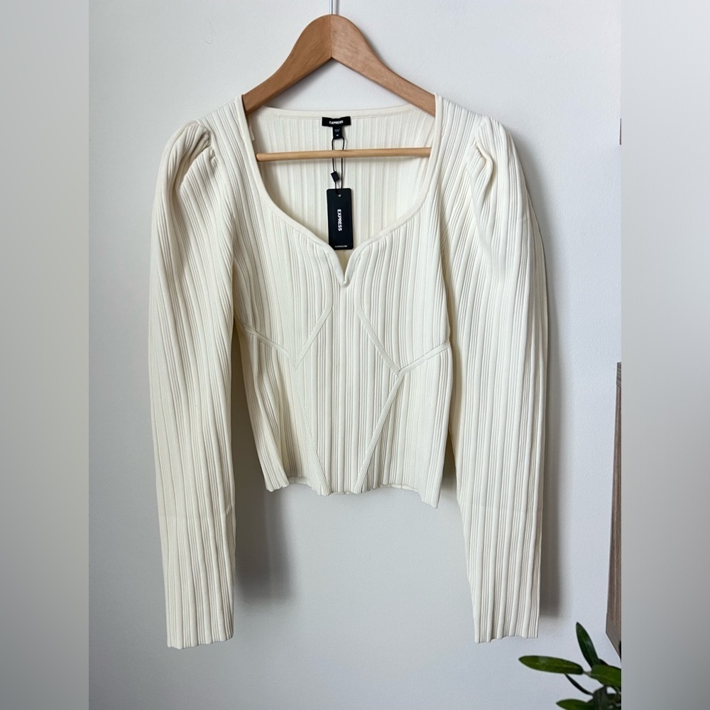 Express Ribbed Sweetheart Neckline Putt
Sleeve Sweater Size M